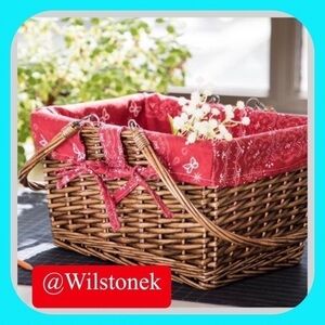 New- Rare - The Pioneer Woman Red bandana lined Picnic basket